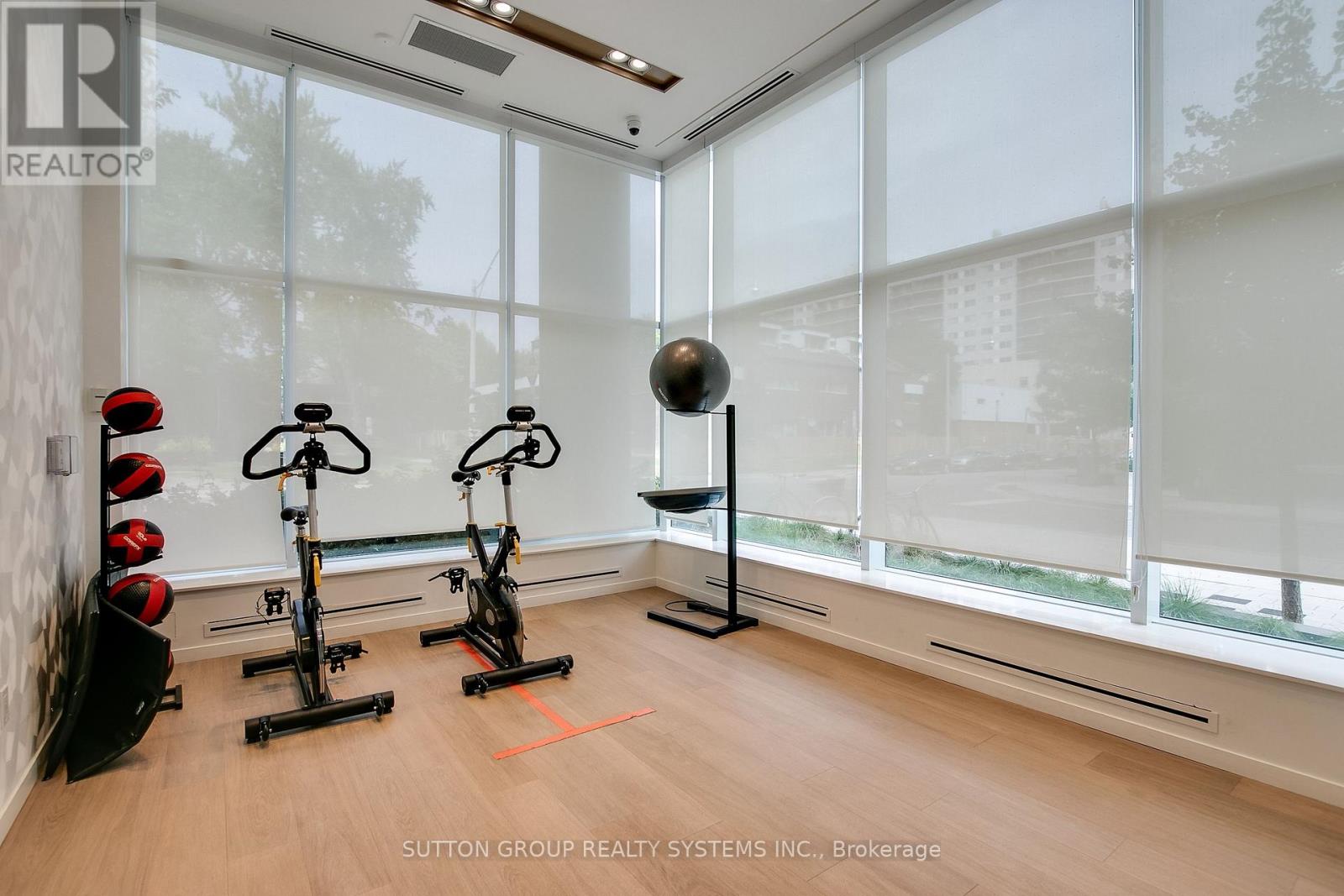 #910 80 VANAULEY STREET - 27