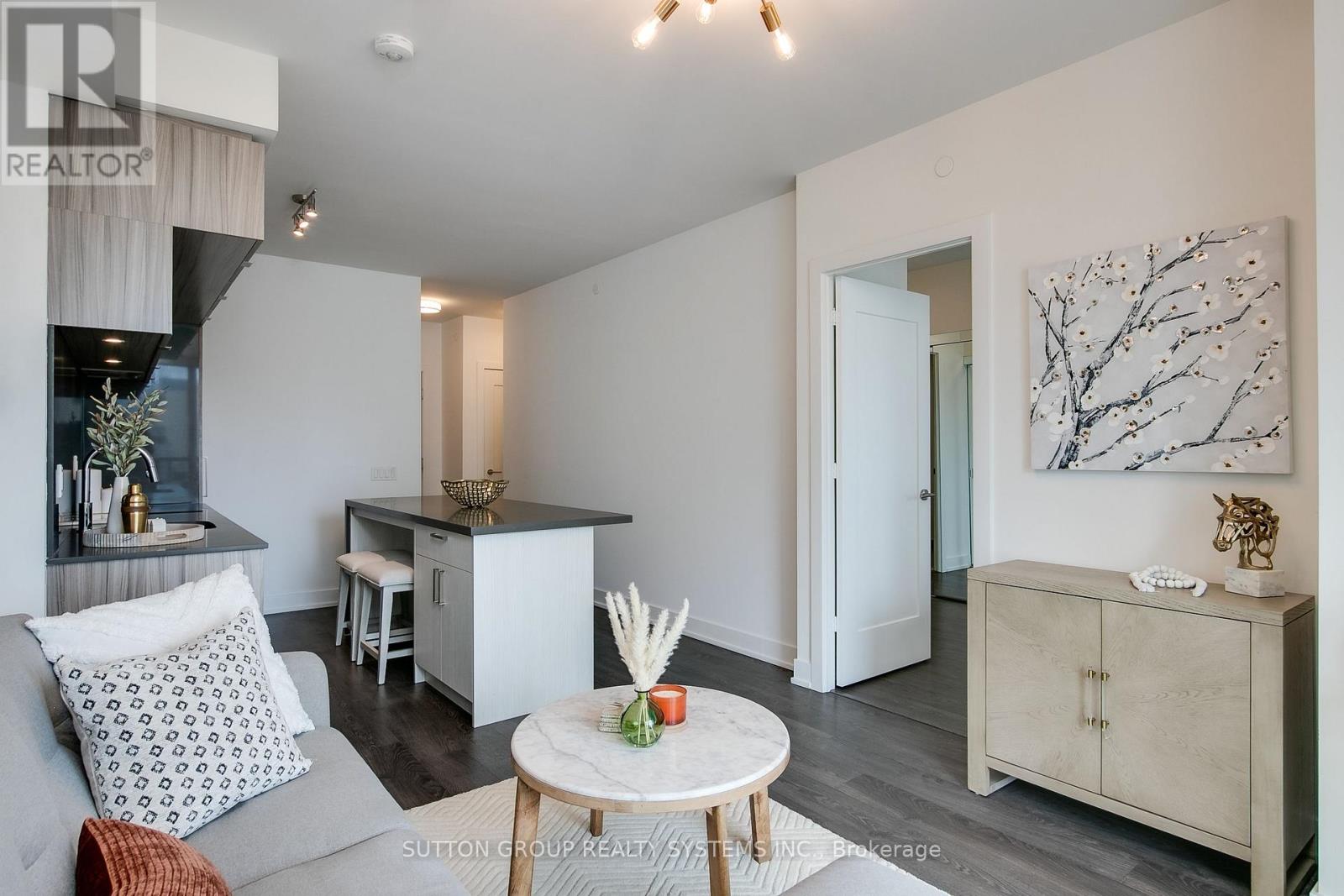 #910 80 VANAULEY STREET - 7