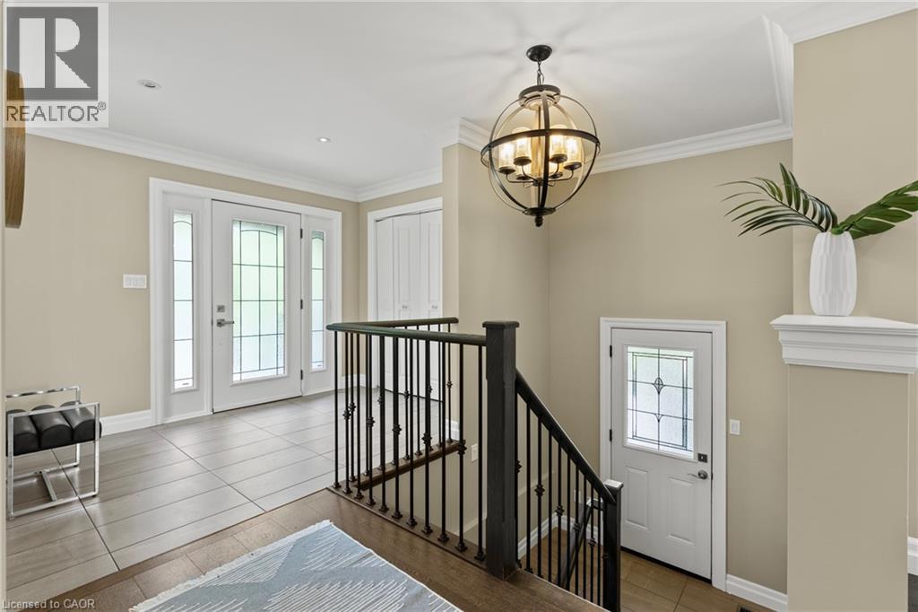 404 HAMILTON Drive - 5