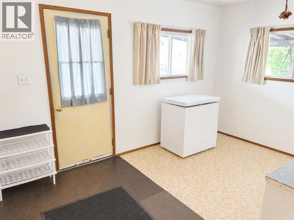 4521 44 Street - photo 3