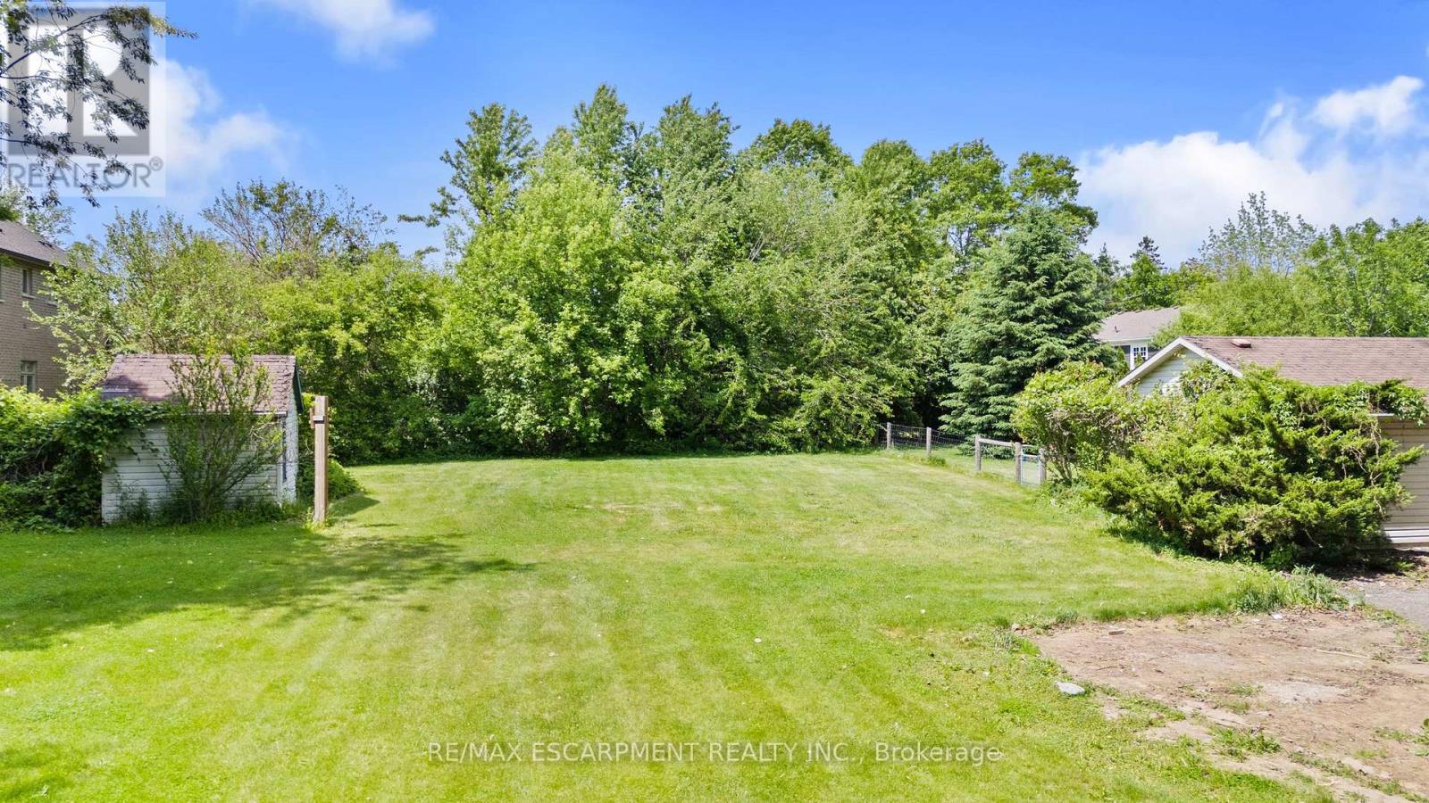 404 HAMILTON DRIVE - 42