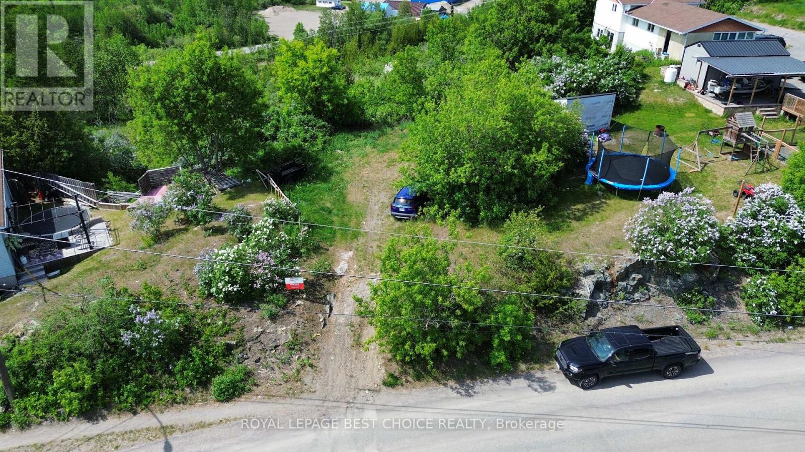 28 LAIRD CRESCENT, Cobalt — photo 2