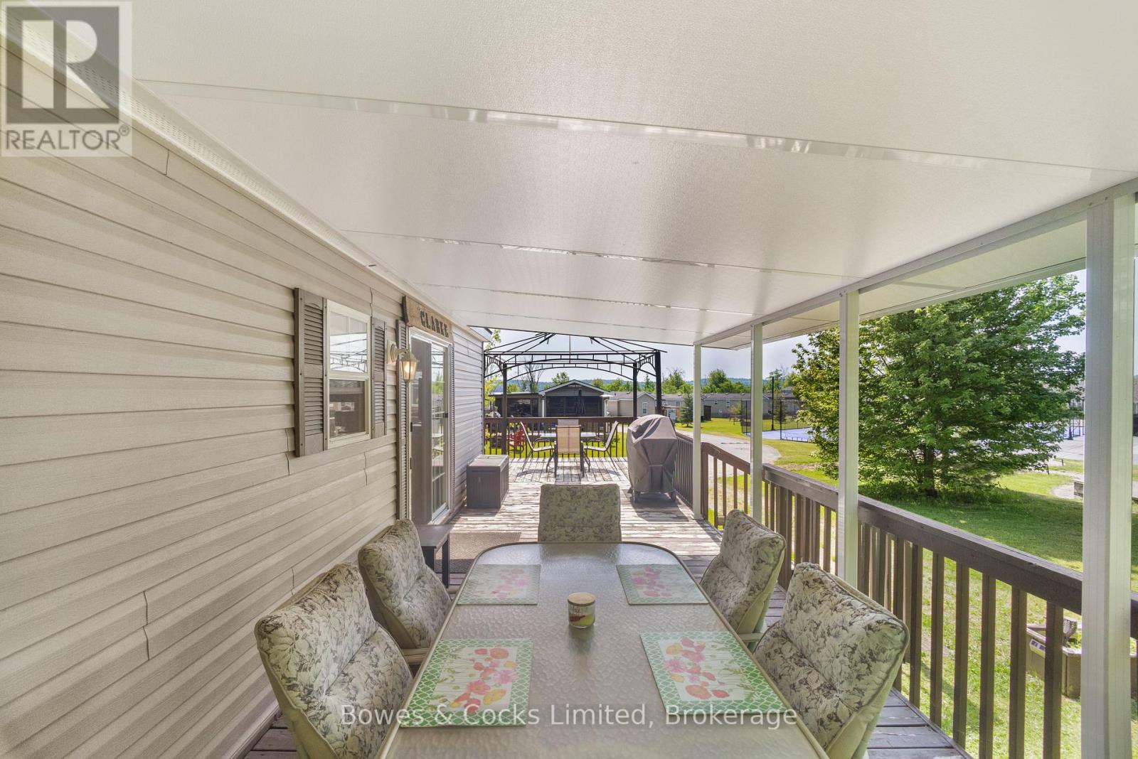 14 LAWSON CRES. - 1235 VILLIERS LINE - 15