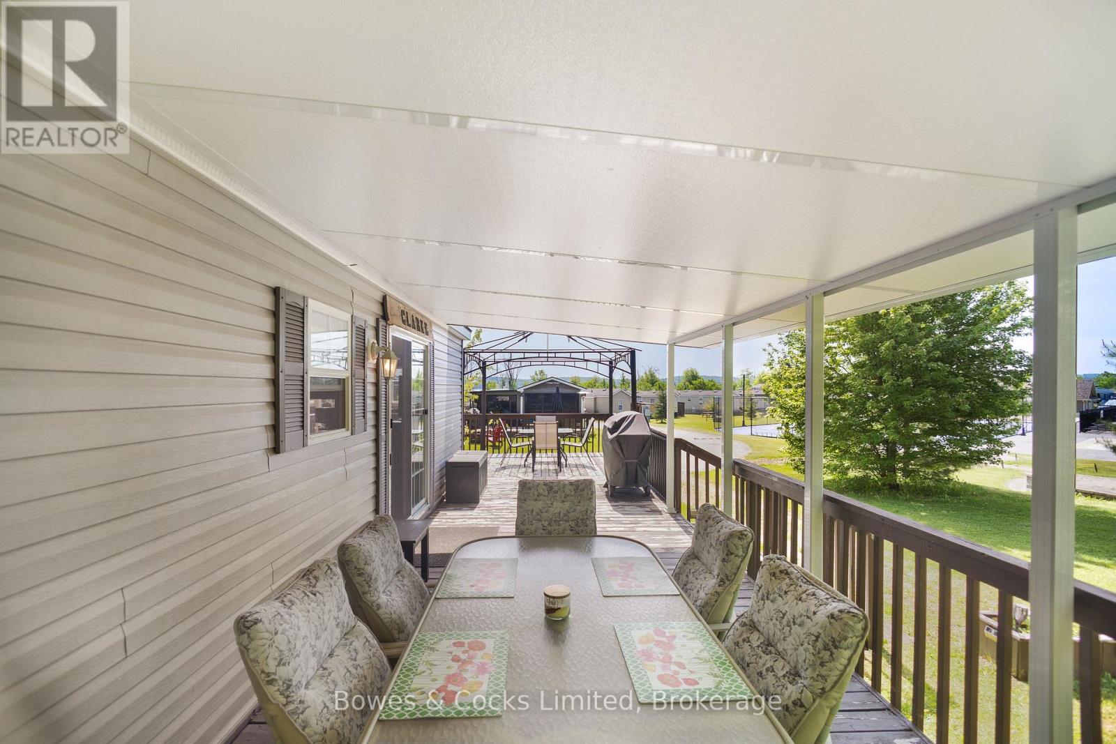 14 LAWSON CRES. - 1235 VILLIERS LINE - 16
