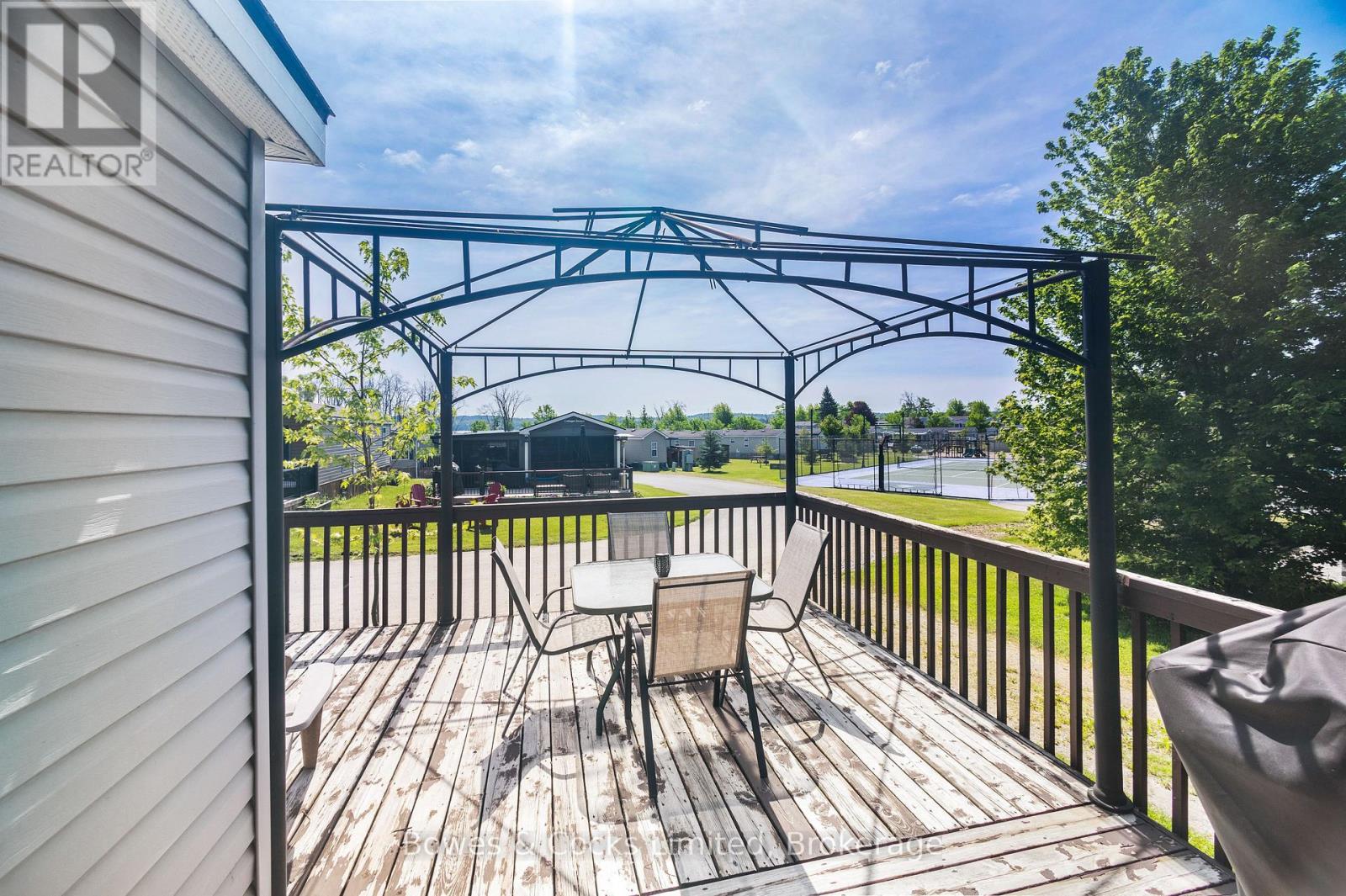 14 LAWSON CRES. - 1235 VILLIERS LINE - 17