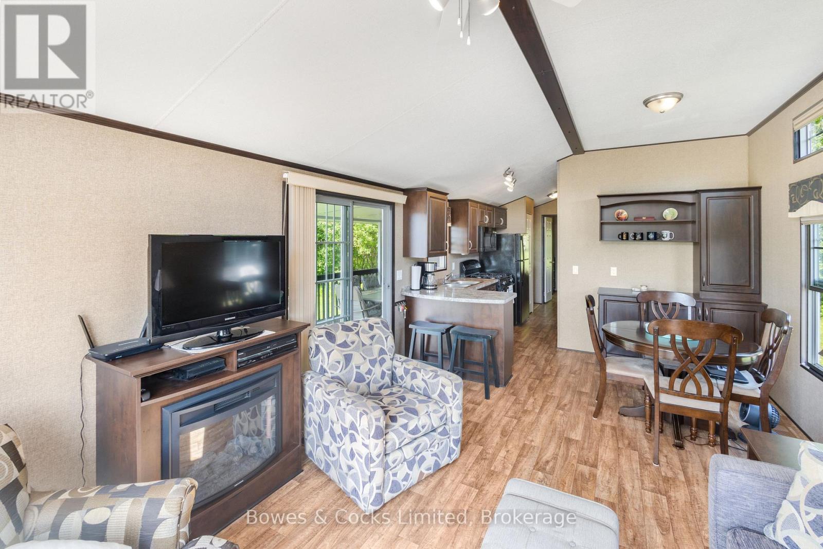 14 LAWSON CRES. - 1235 VILLIERS LINE - 19