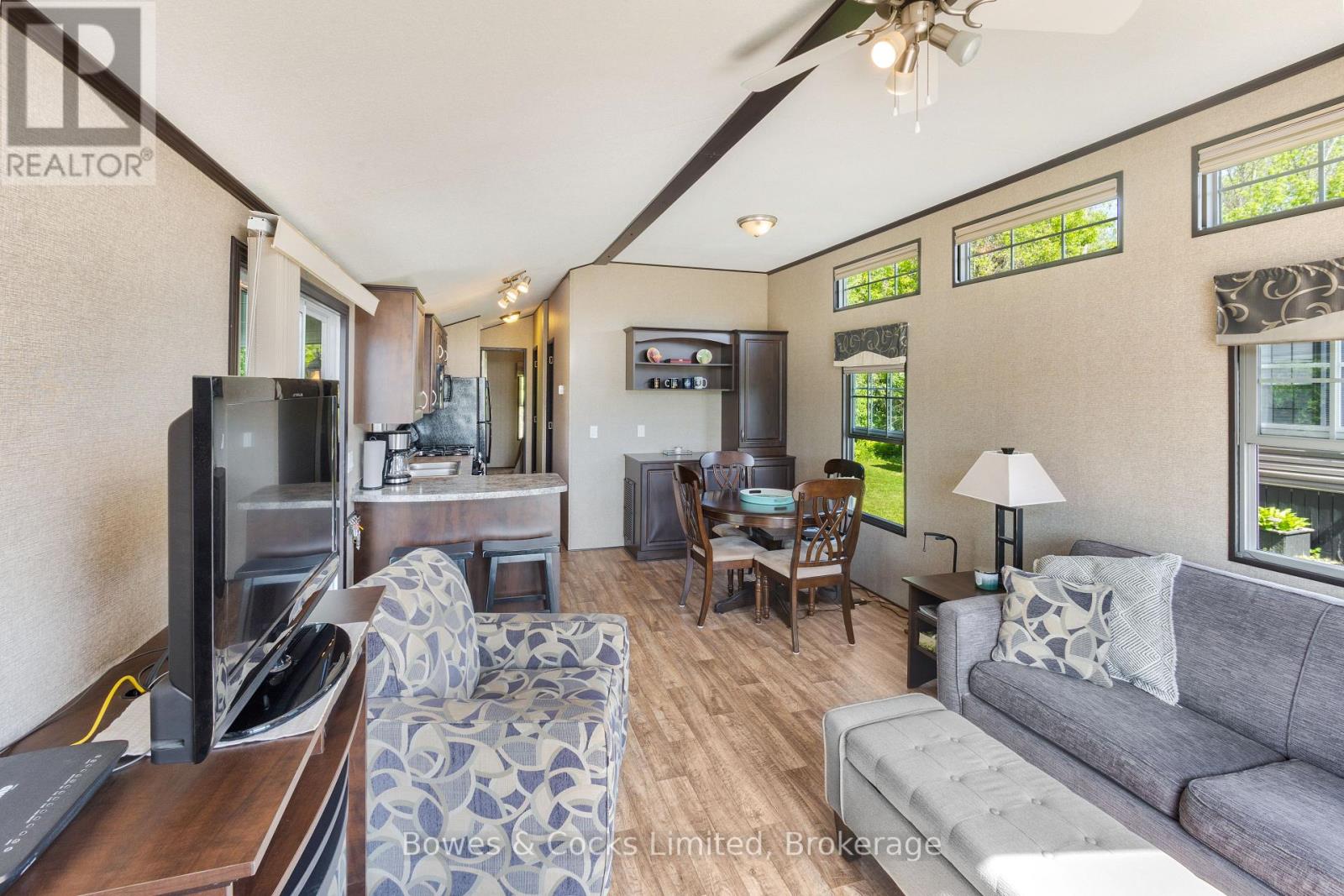 14 LAWSON CRES. - 1235 VILLIERS LINE - 20