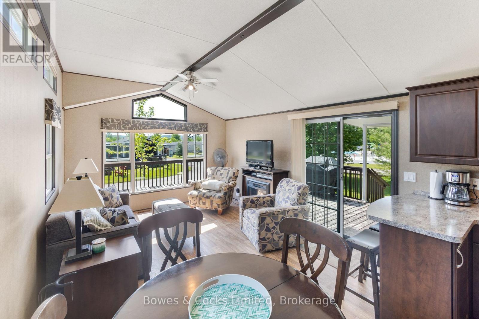 14 LAWSON CRES. - 1235 VILLIERS LINE - 21