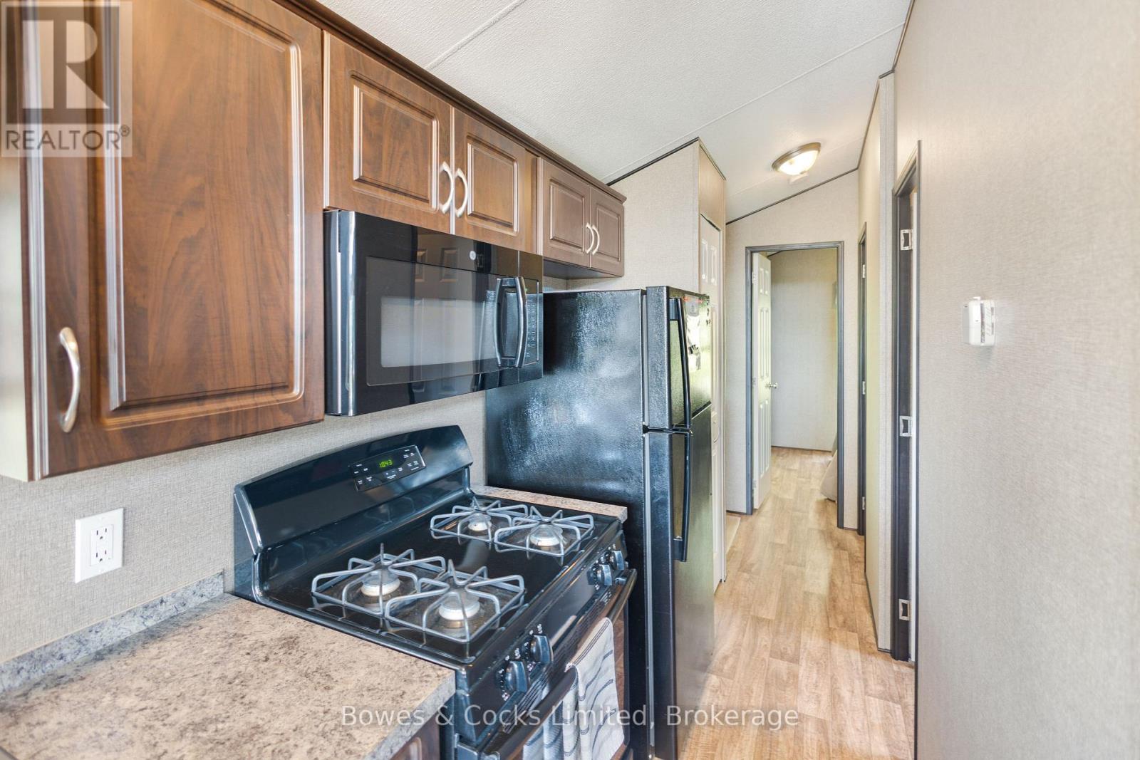14 LAWSON CRES. - 1235 VILLIERS LINE - 25