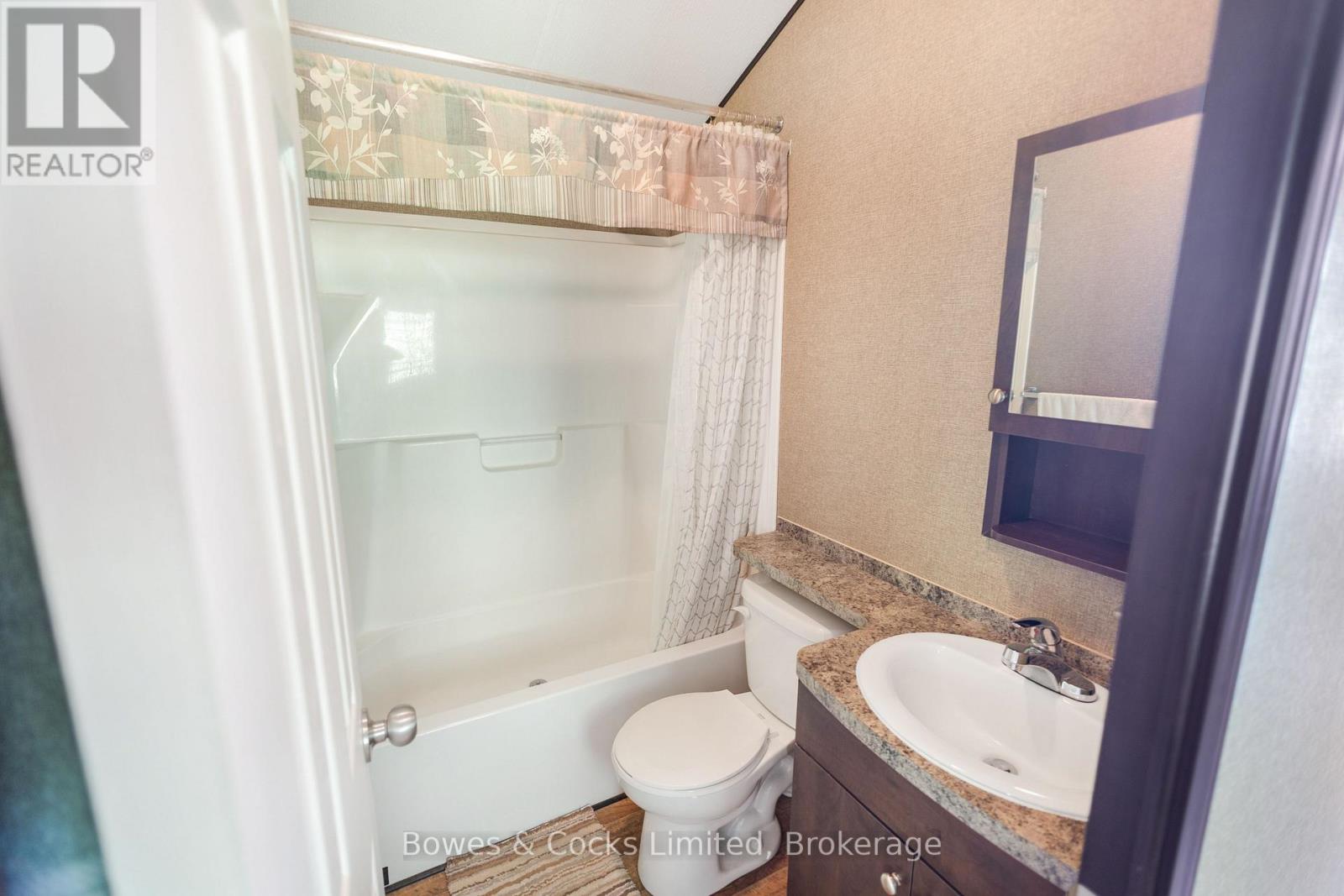 14 LAWSON CRES. - 1235 VILLIERS LINE - 27