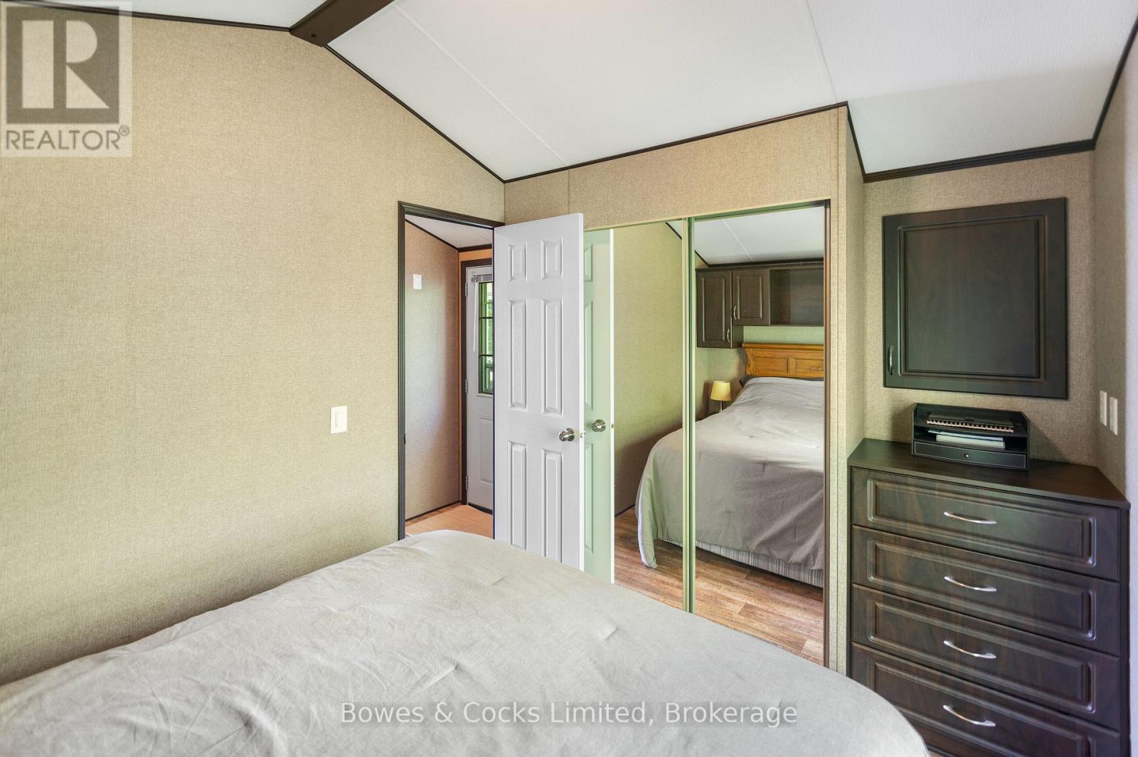14 LAWSON CRES. - 1235 VILLIERS LINE - 30