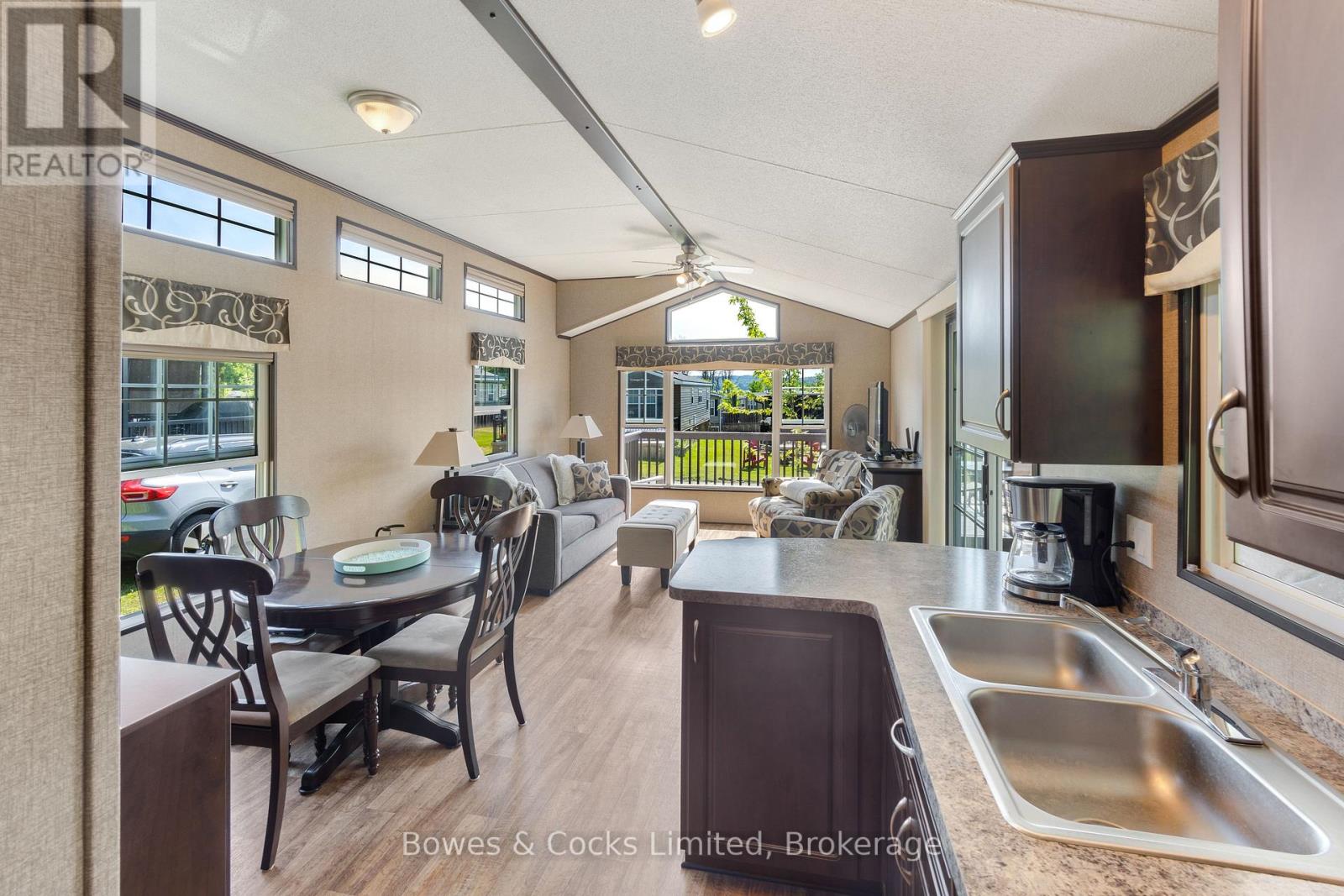 14 LAWSON CRES. - 1235 VILLIERS LINE - 32