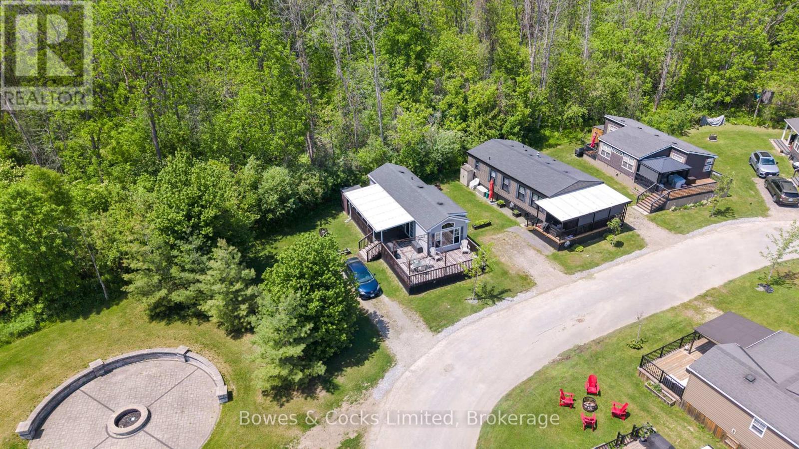 14 LAWSON CRES. - 1235 VILLIERS LINE - 33