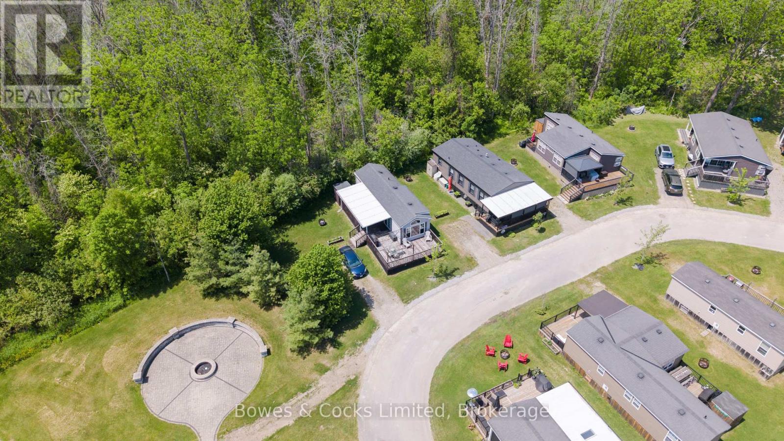 14 LAWSON CRES. - 1235 VILLIERS LINE - 35