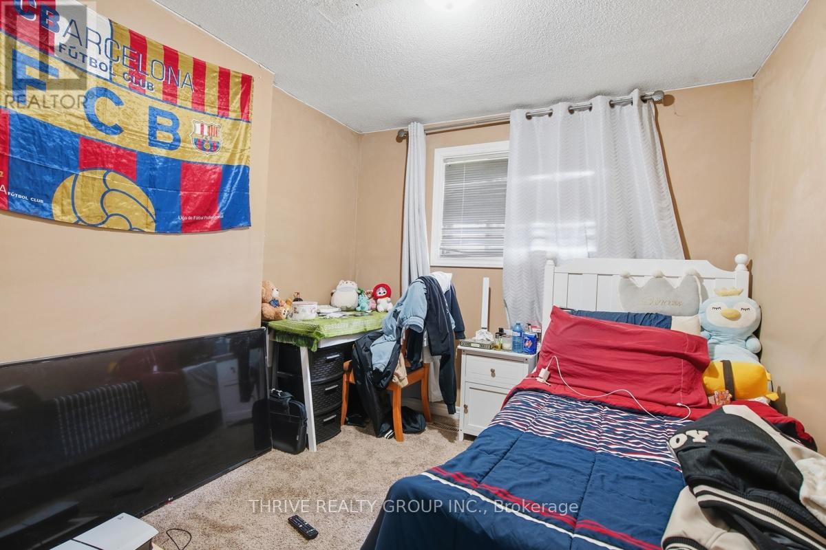#40 1095 JALNA BOULEVARD - 23
