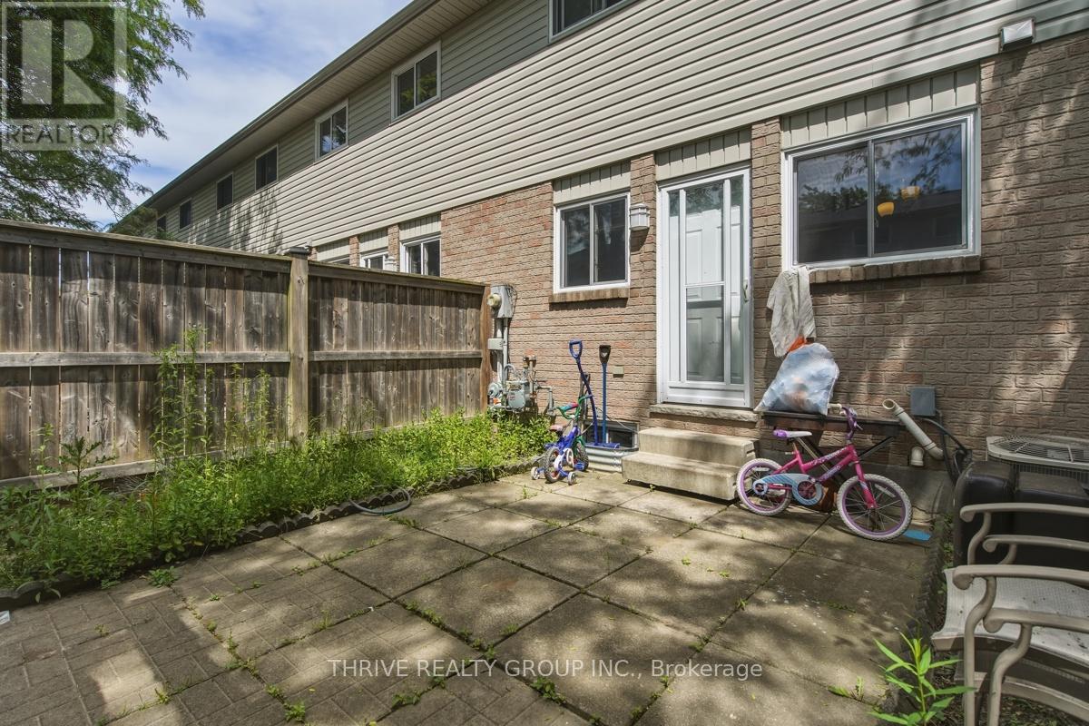 #40 1095 JALNA BOULEVARD - 29