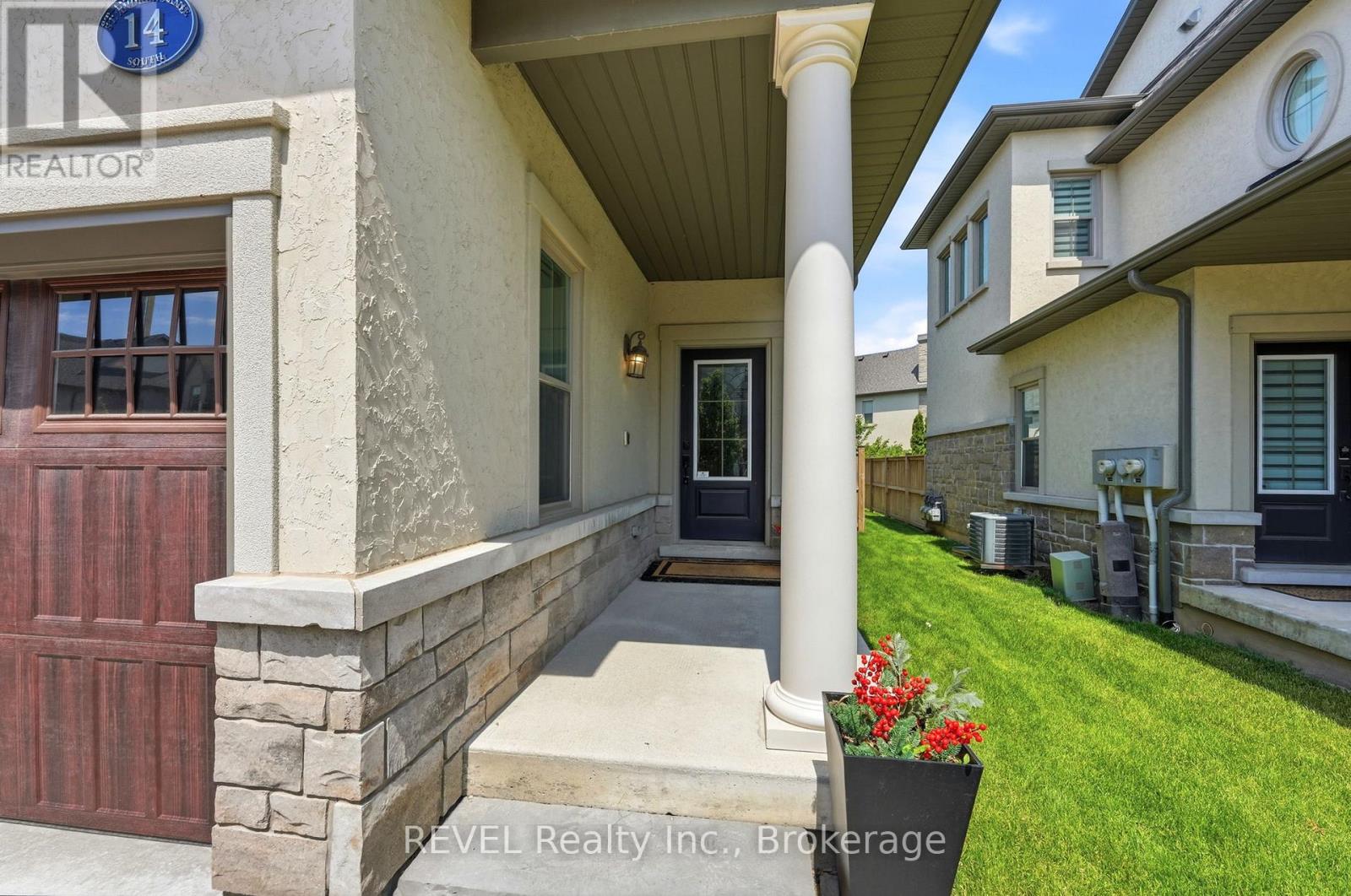 #S14 14 ST. ANDREWS LANE S - Image 4