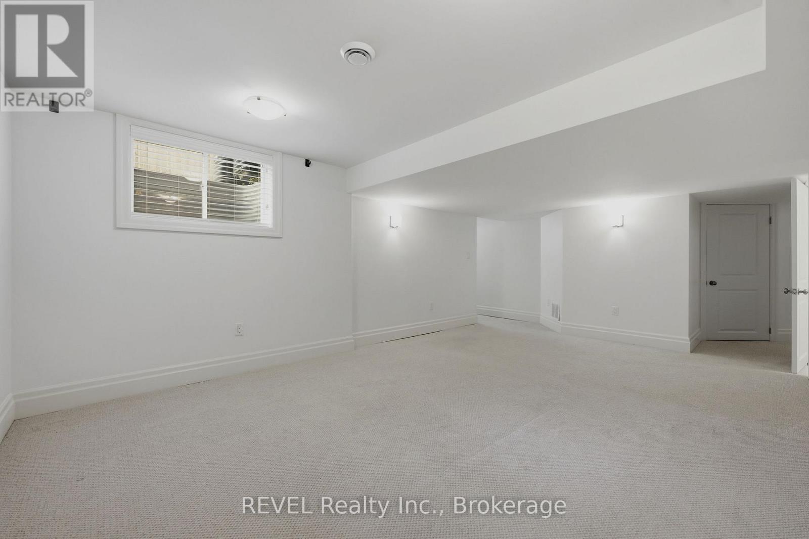 #S14 14 ST. ANDREWS LANE S - Image 35