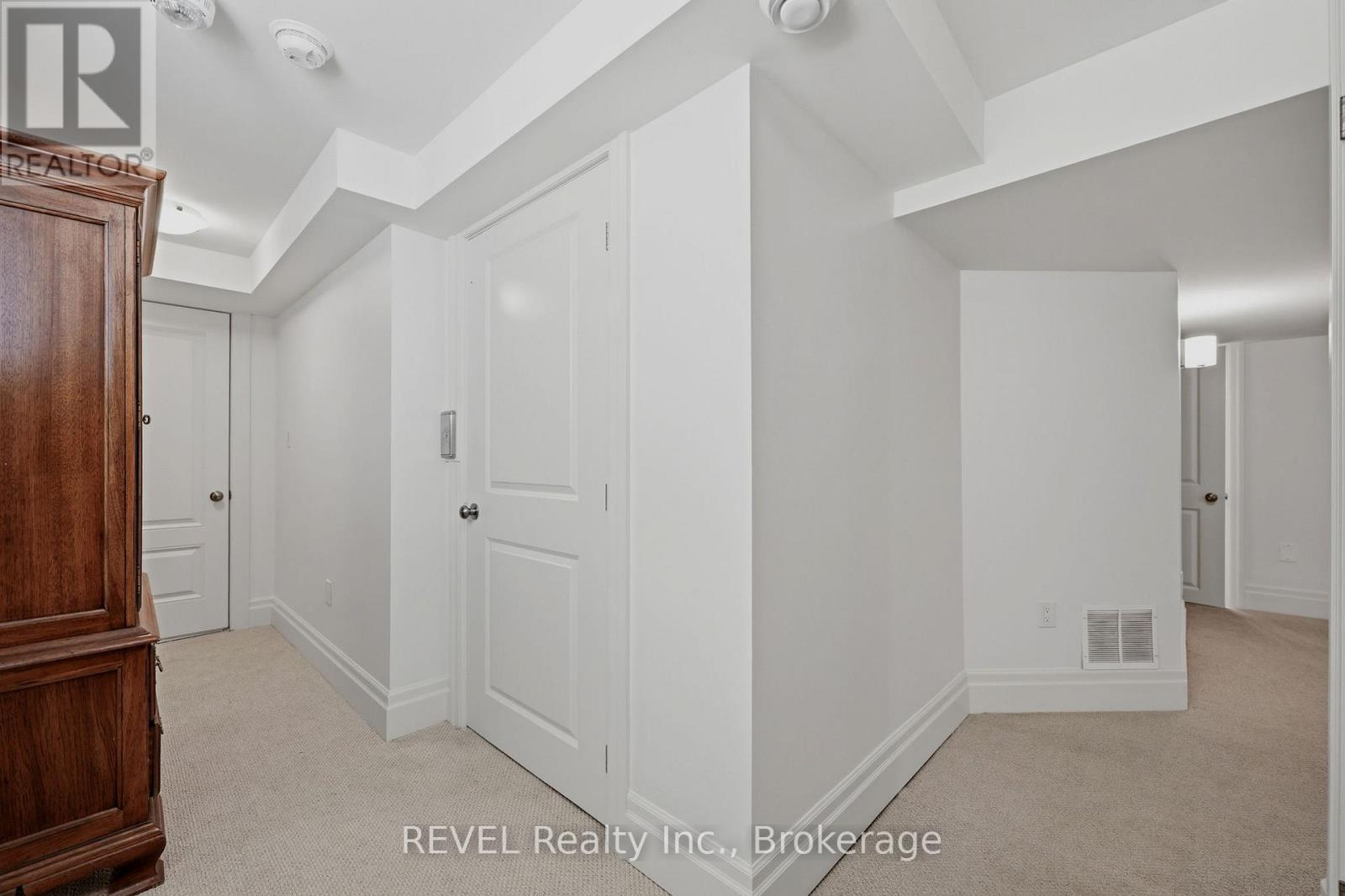 #S14 14 ST. ANDREWS LANE S - Image 32