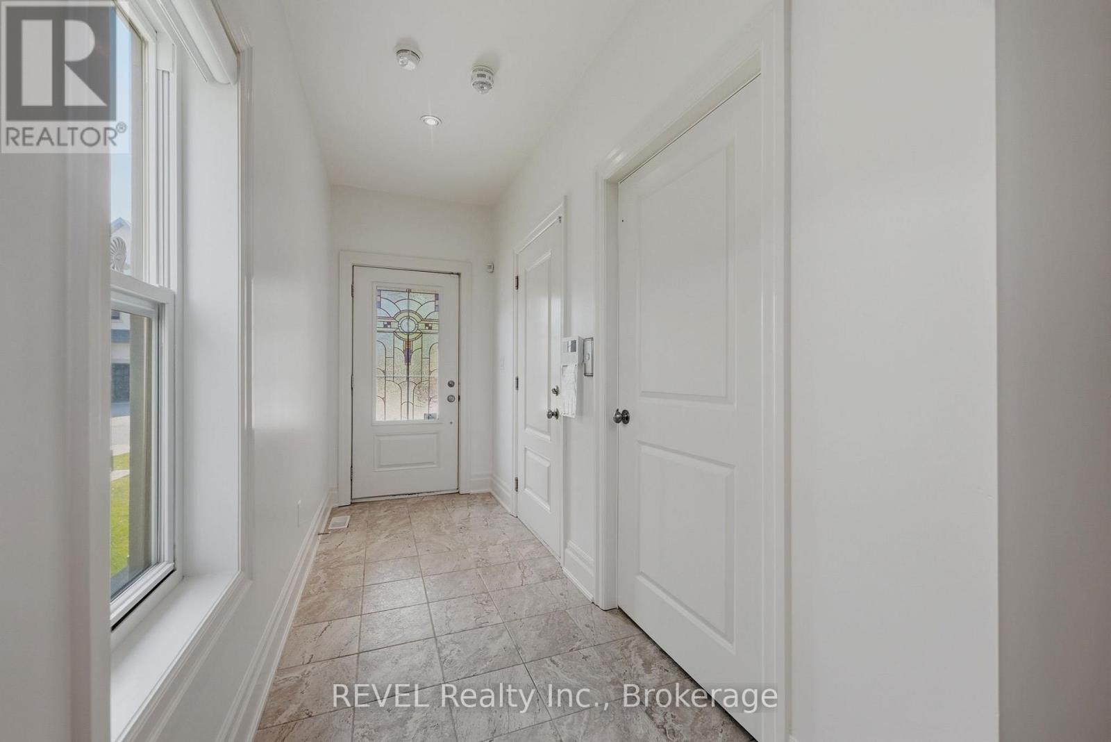 #S14 14 ST. ANDREWS LANE S - Image 6