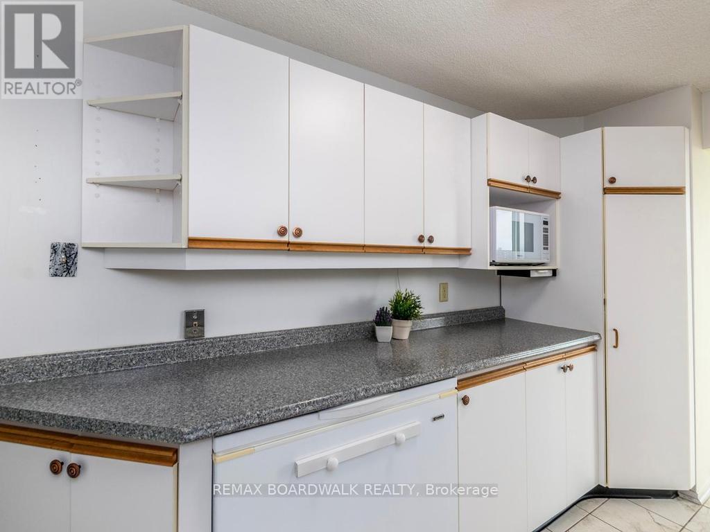 #715 1025 GRENON AVENUE - 14