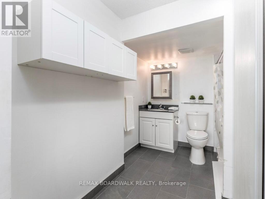 #715 1025 GRENON AVENUE - 18