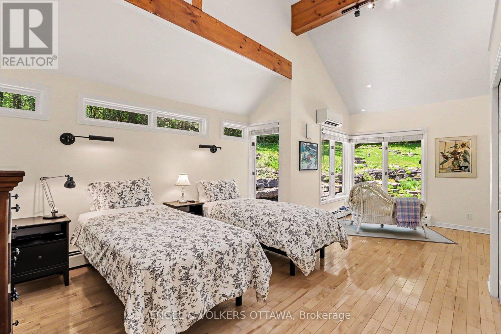 4637 NORTHWOODS DRIVE - 19