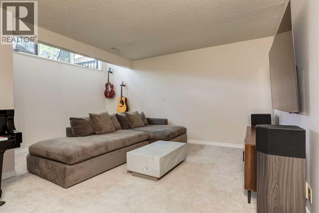 2826 1 Avenue NW — photo 30
