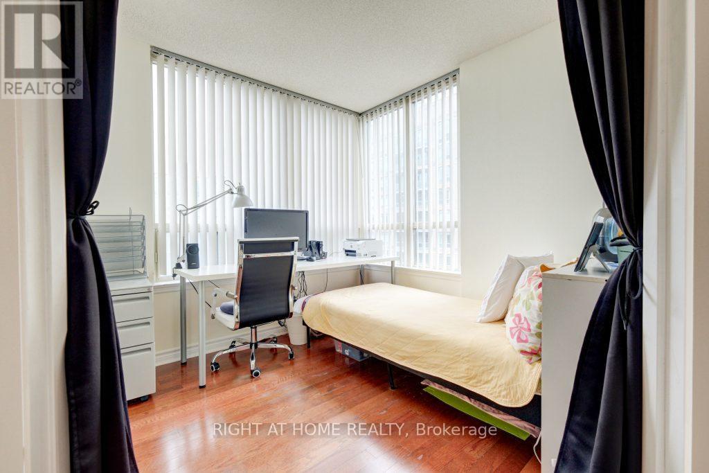 #905 7 BISHOP AVENUE - 16