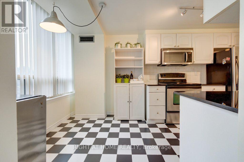 #905 7 BISHOP AVENUE - 17