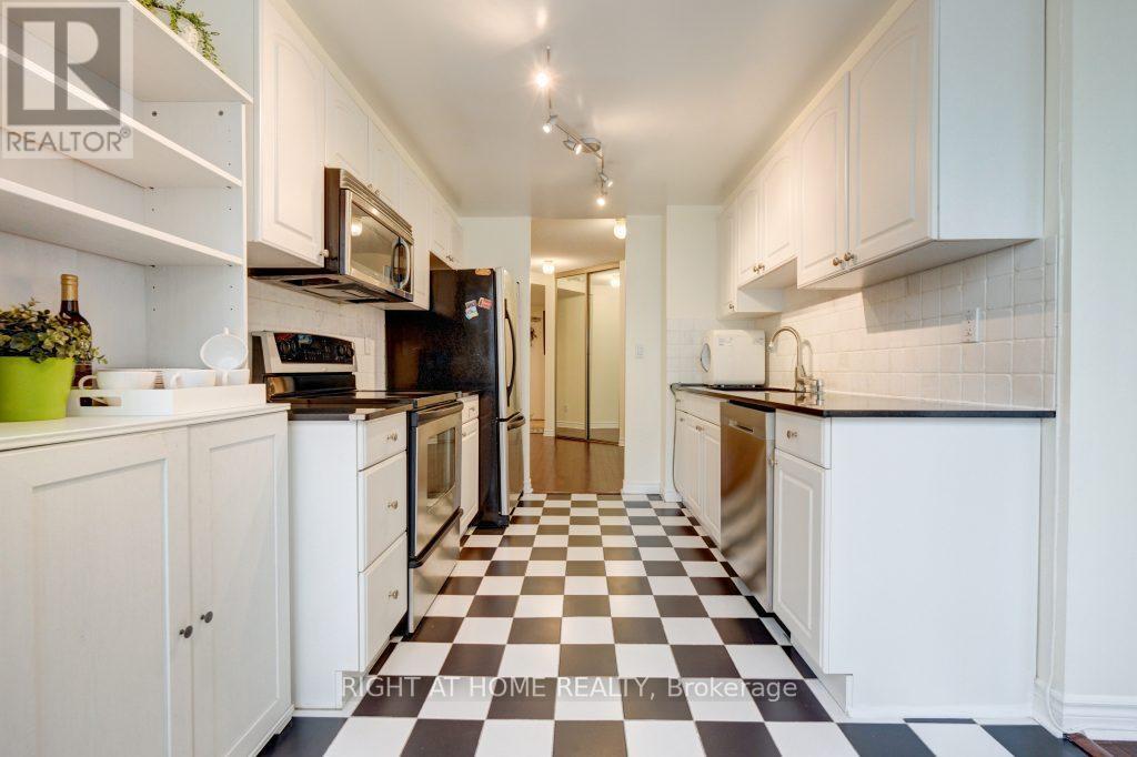 #905 7 BISHOP AVENUE - 18
