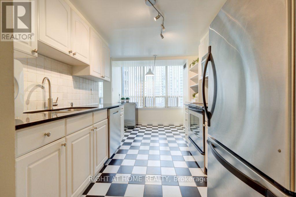 #905 7 BISHOP AVENUE - 19