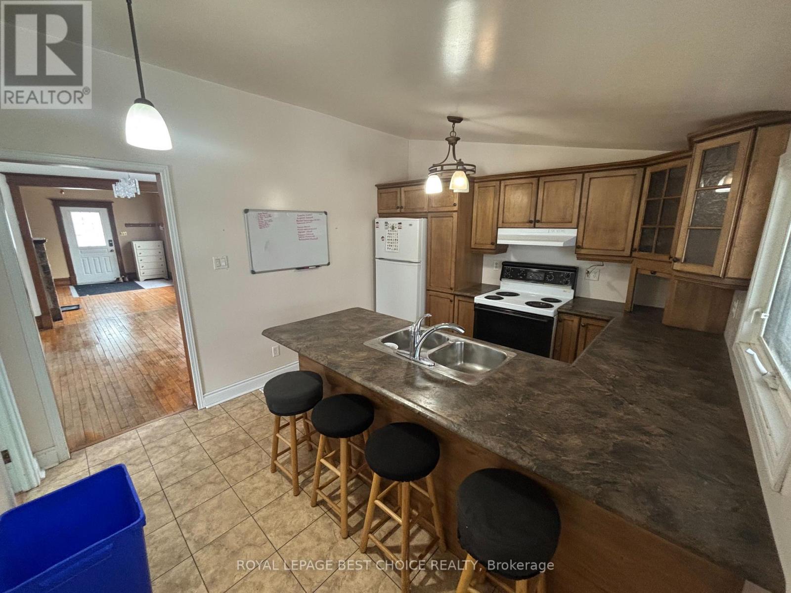 575 GEORGINA AVENUE - 10