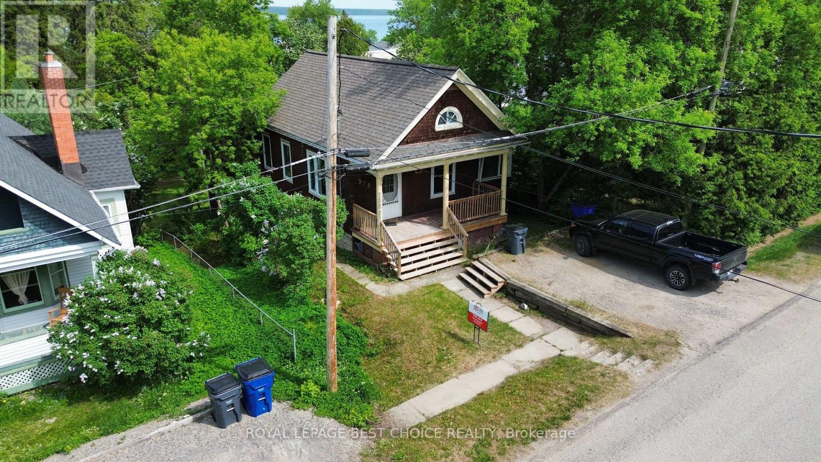 575 GEORGINA AVENUE - 2