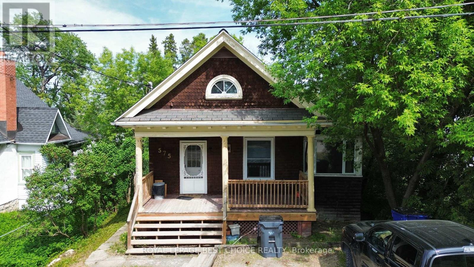 575 GEORGINA AVENUE - 1