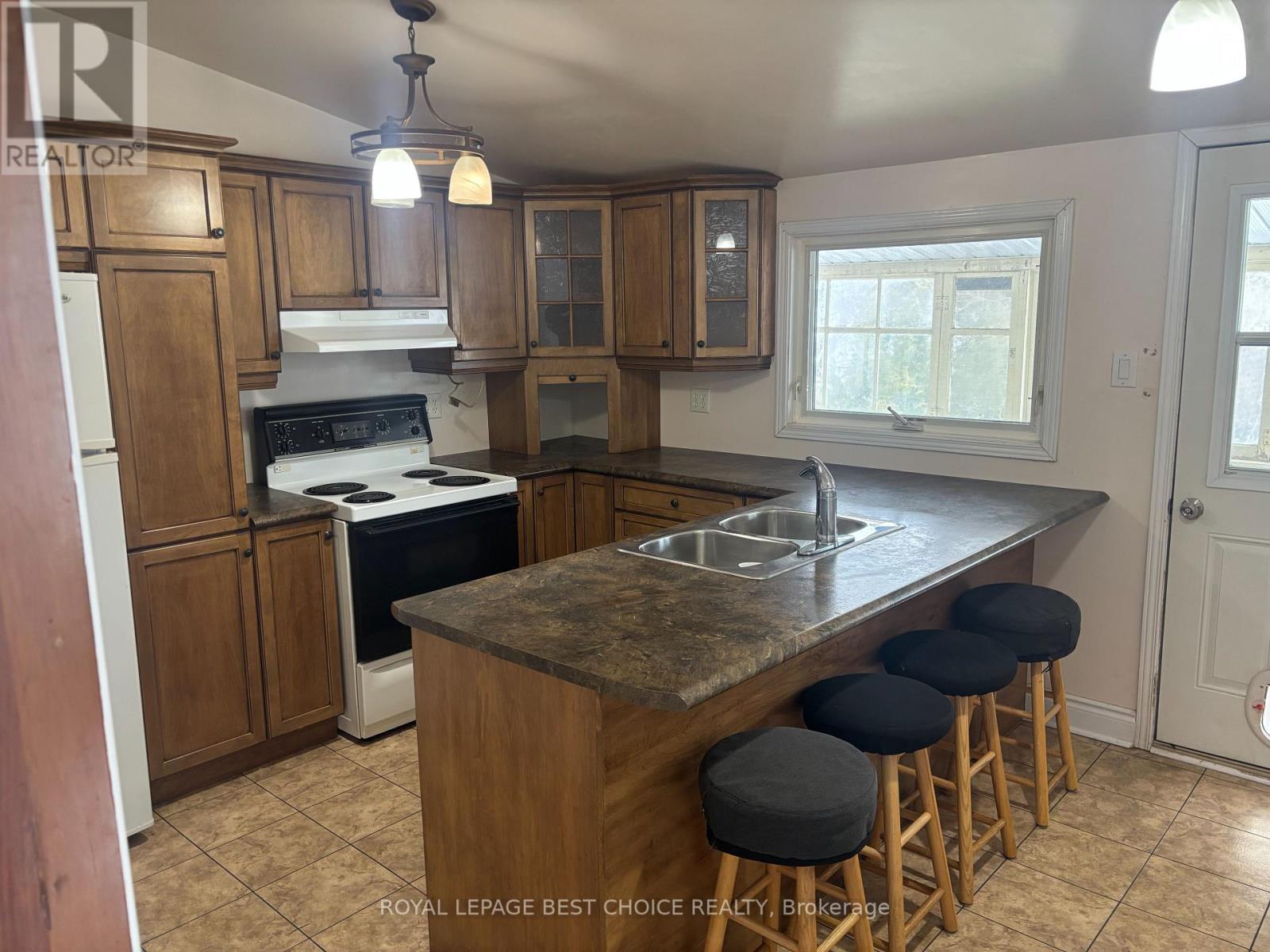575 GEORGINA AVENUE - 9
