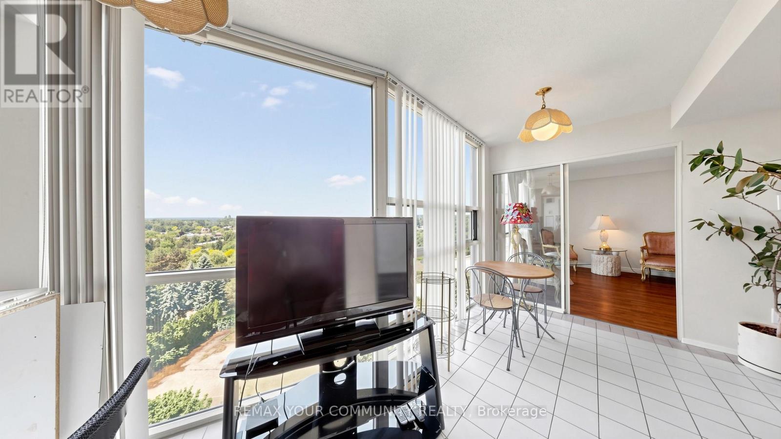 #1109 20 HARDING BOULEVARD W - 16