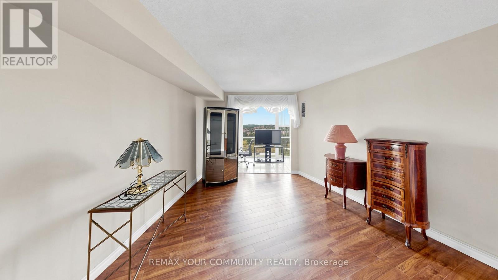 #1109 20 HARDING BOULEVARD W - 18