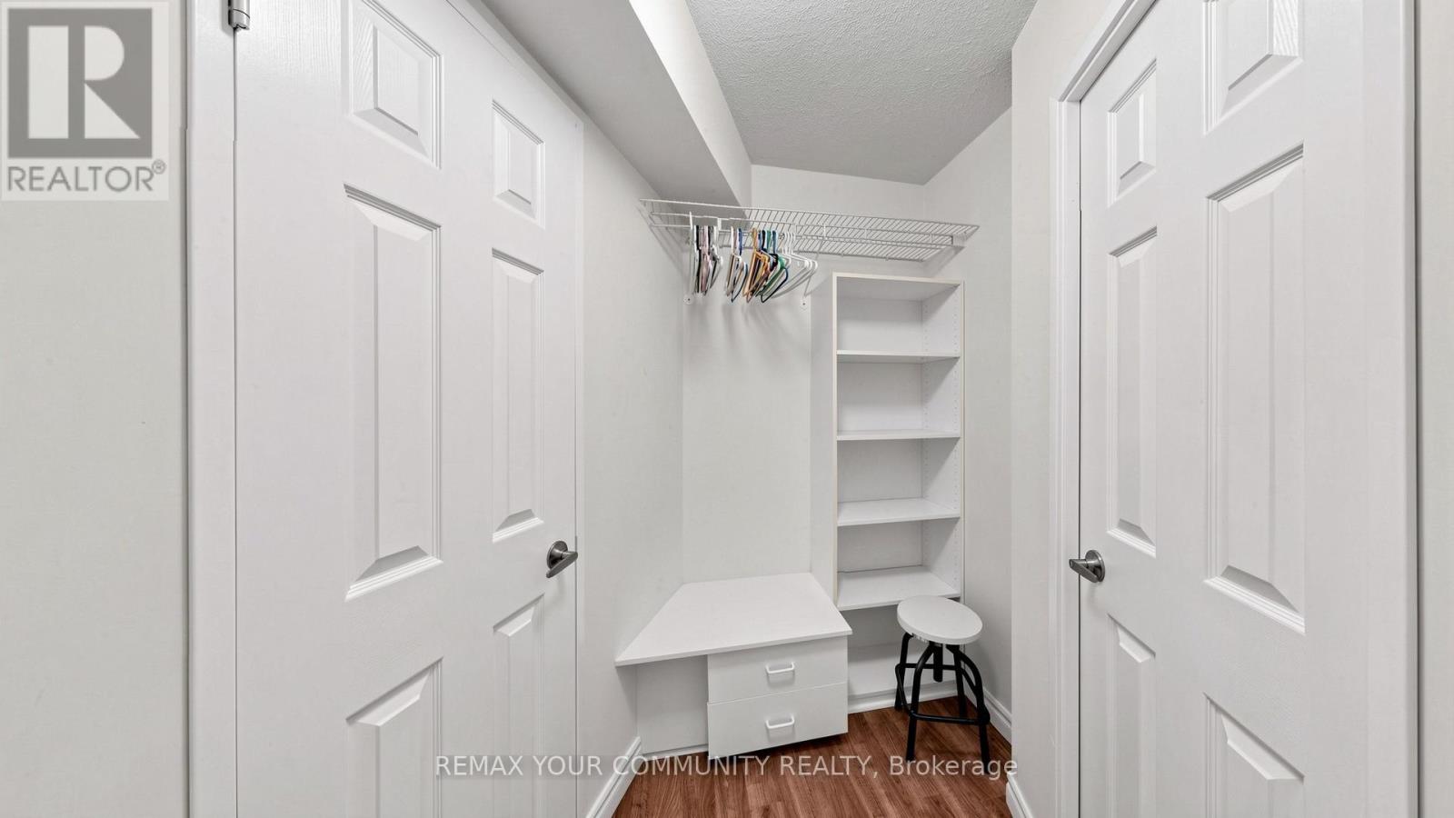 #1109 20 HARDING BOULEVARD W - 20