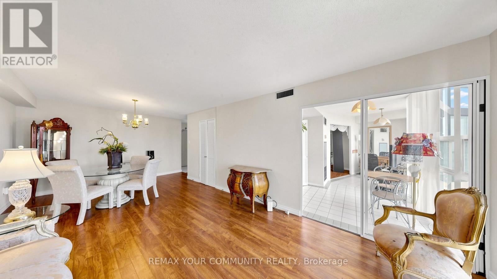 #1109 20 HARDING BOULEVARD W - 9