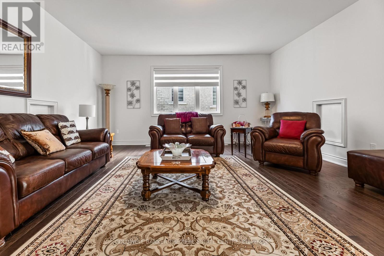 28 BELLFLOWER CRESCENT - 34