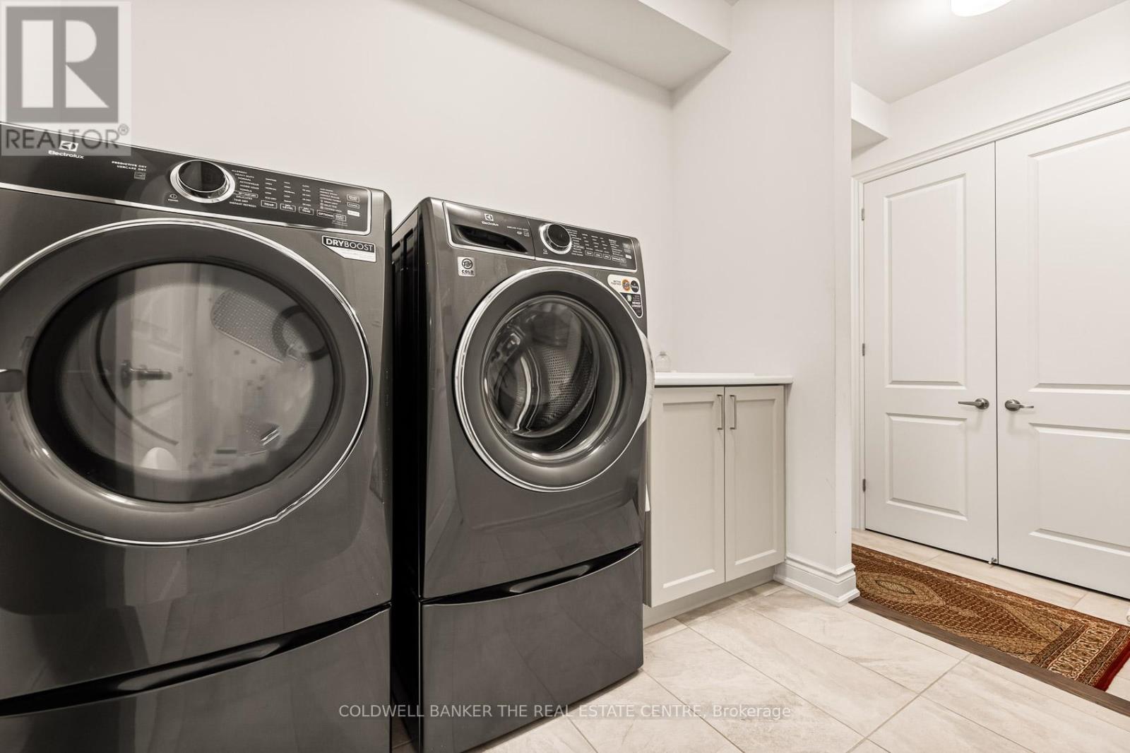 28 BELLFLOWER CRESCENT - 38
