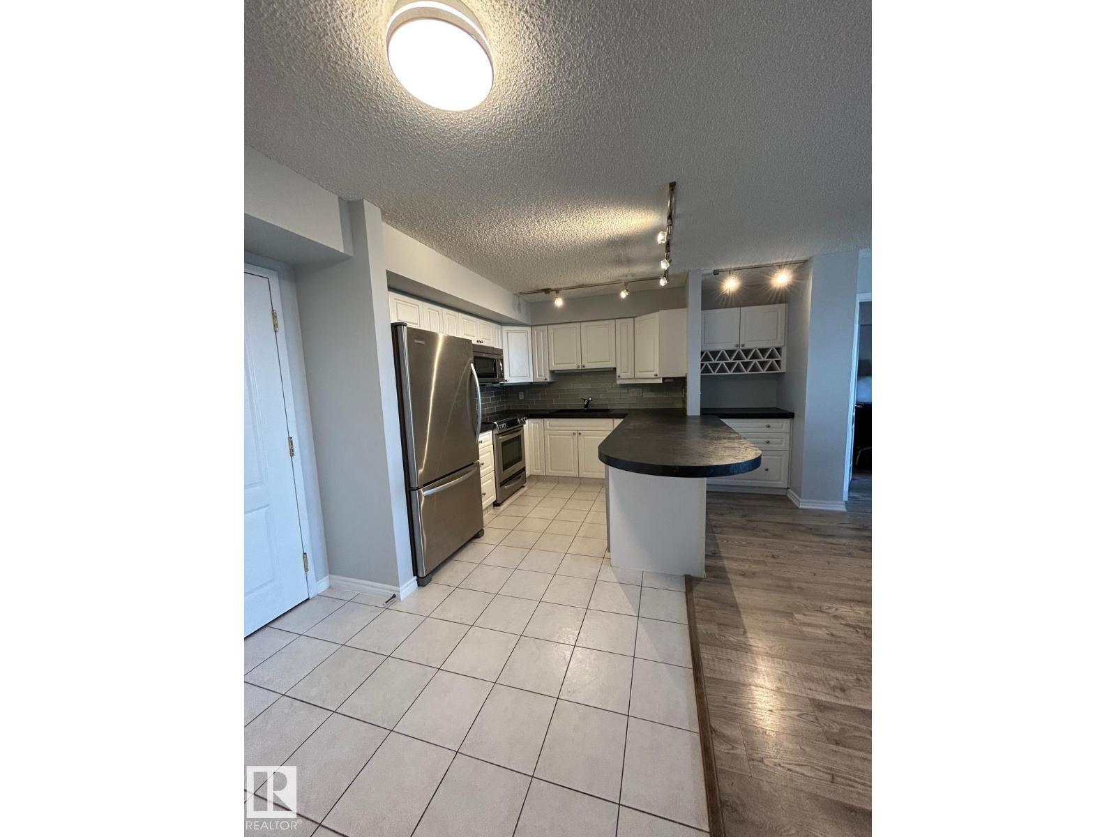 #1506 10909 103 AV NW NW - 4