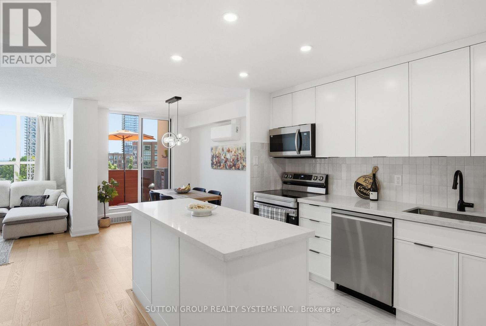 #304 60 SOUTHPORT STREET - 4