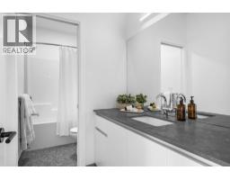 5054 Ladera Way, Kamloops, BC V2H0E7 Photo 25