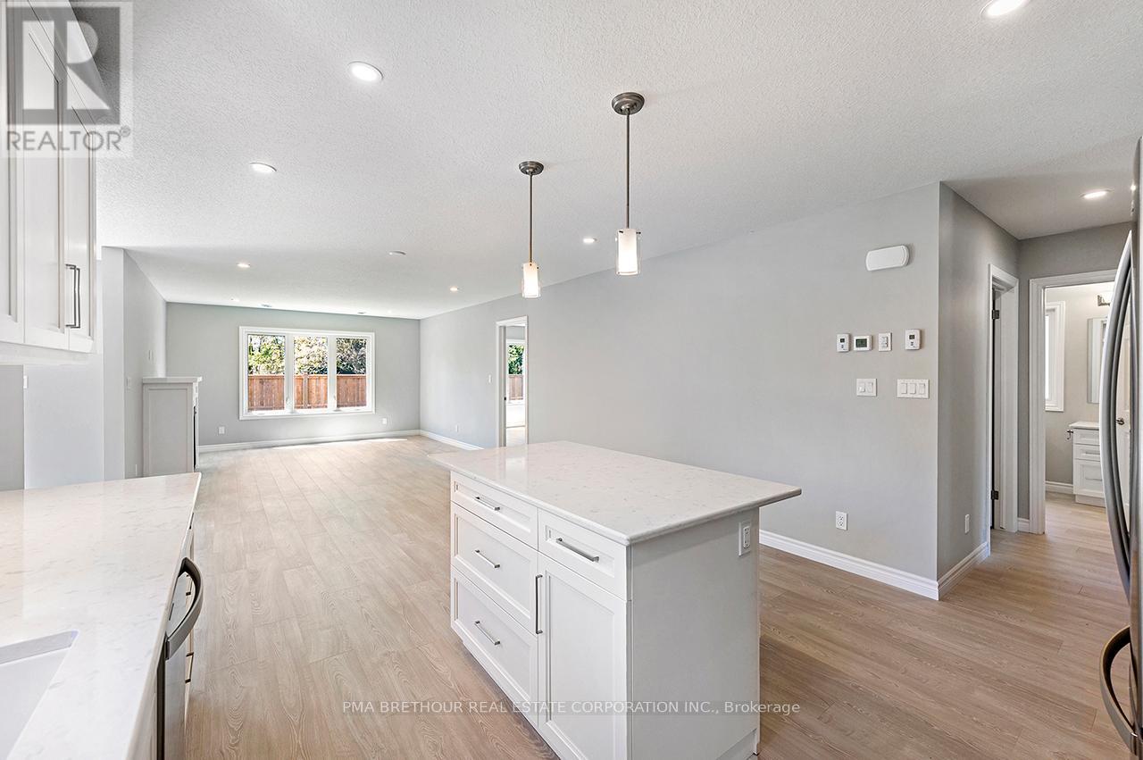 297 LAKE BREEZE DRIVE - 16