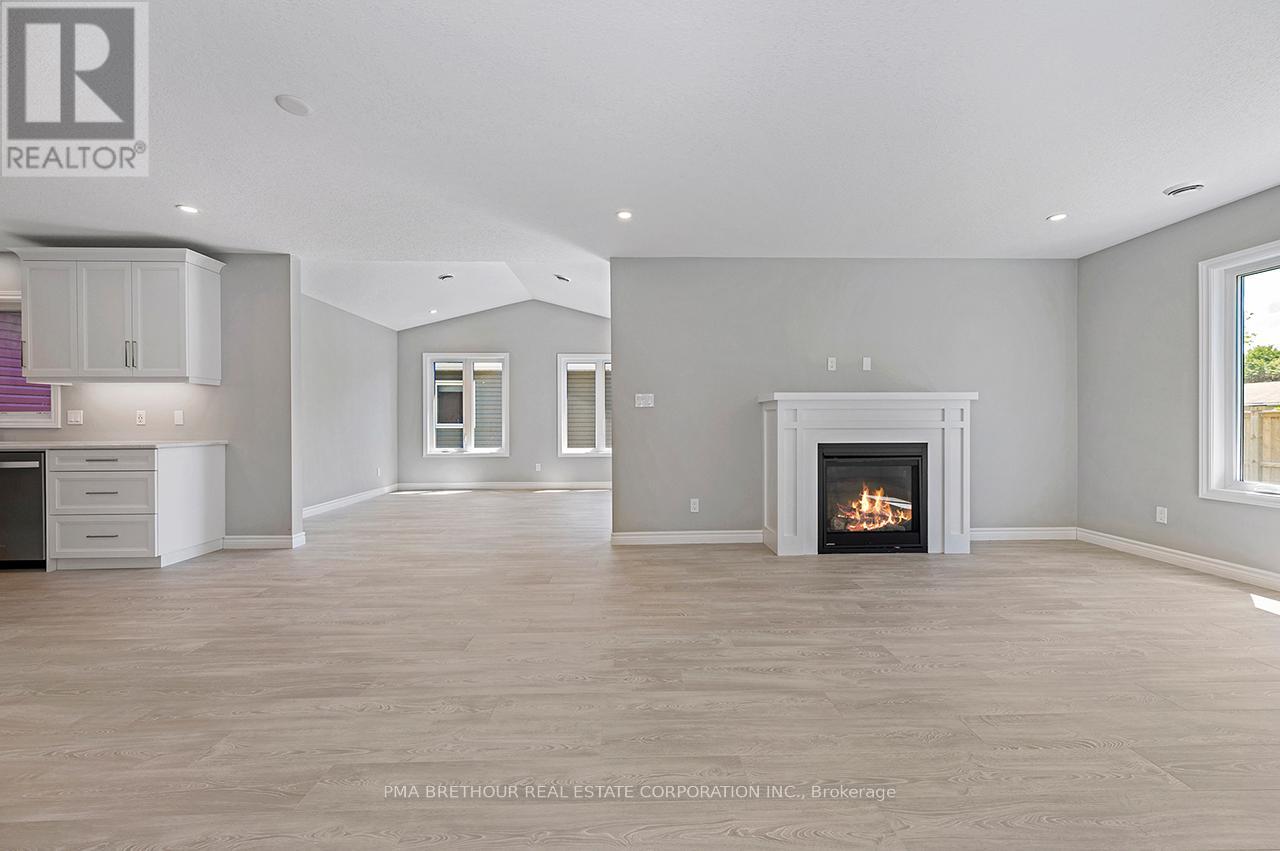 297 LAKE BREEZE DRIVE - 21