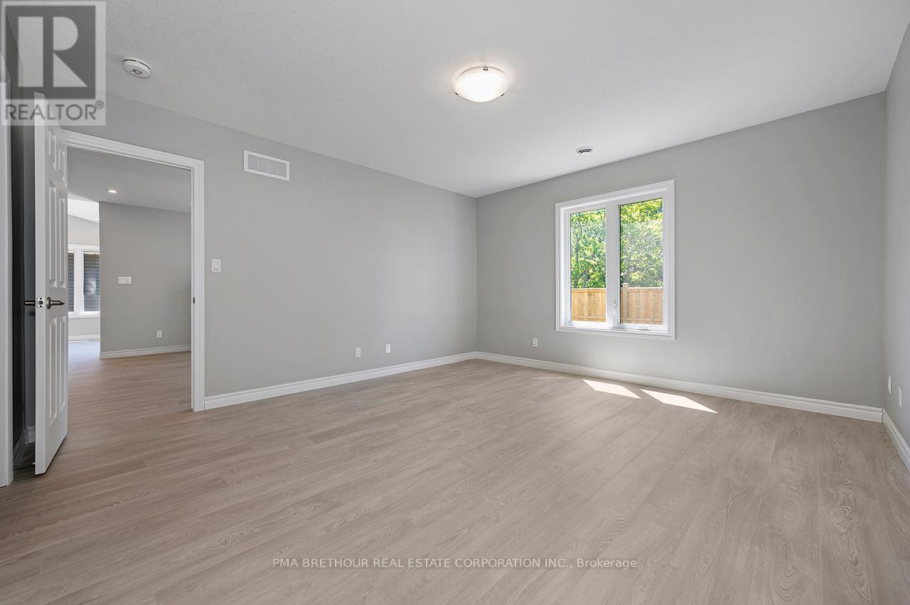 297 LAKE BREEZE DRIVE - 36