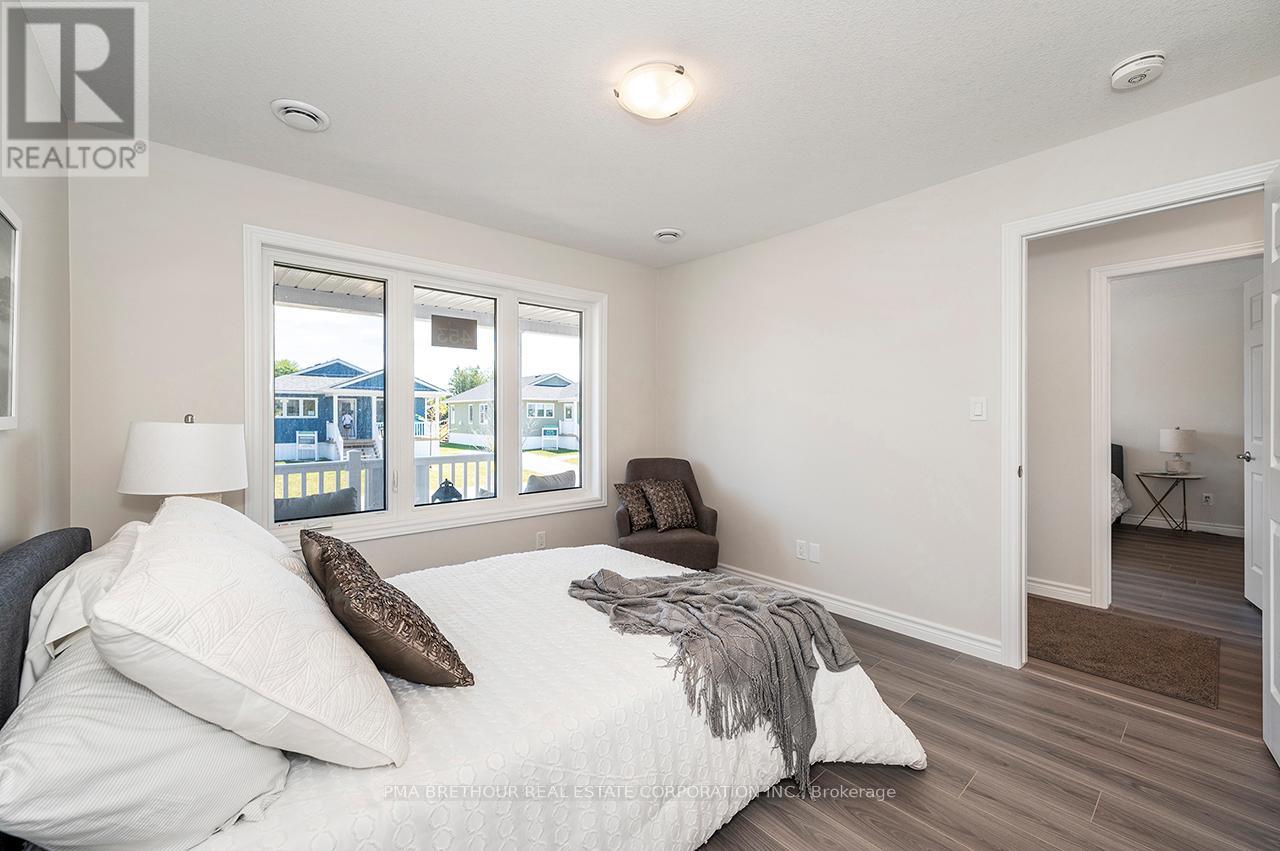 21 BLUFFS VIEW BOULEVARD - 20