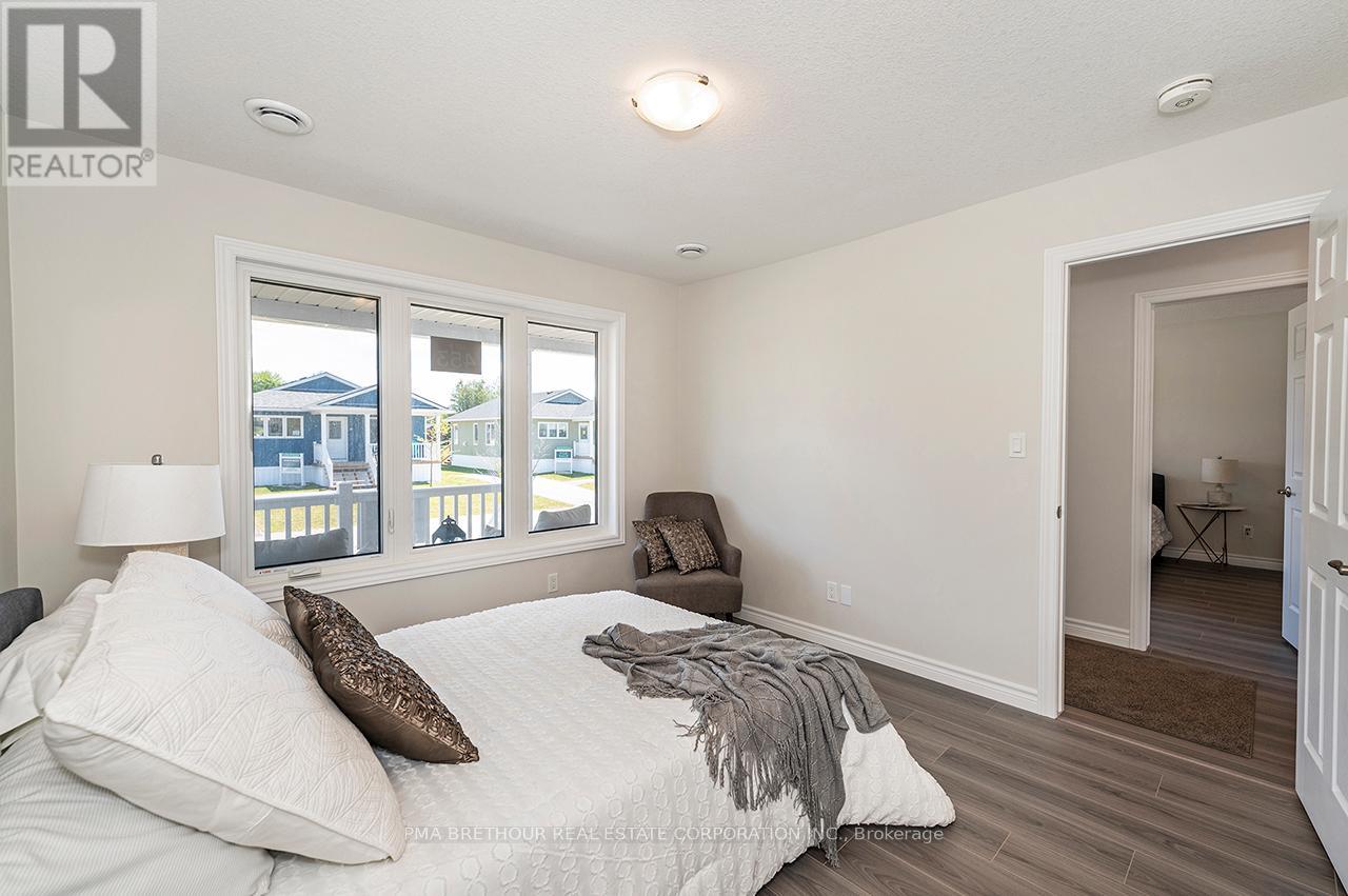 21 BLUFFS VIEW BOULEVARD - 23